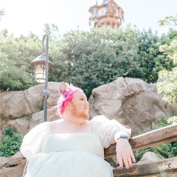 Meet Your Posher, Adam - Picture 9 of 16